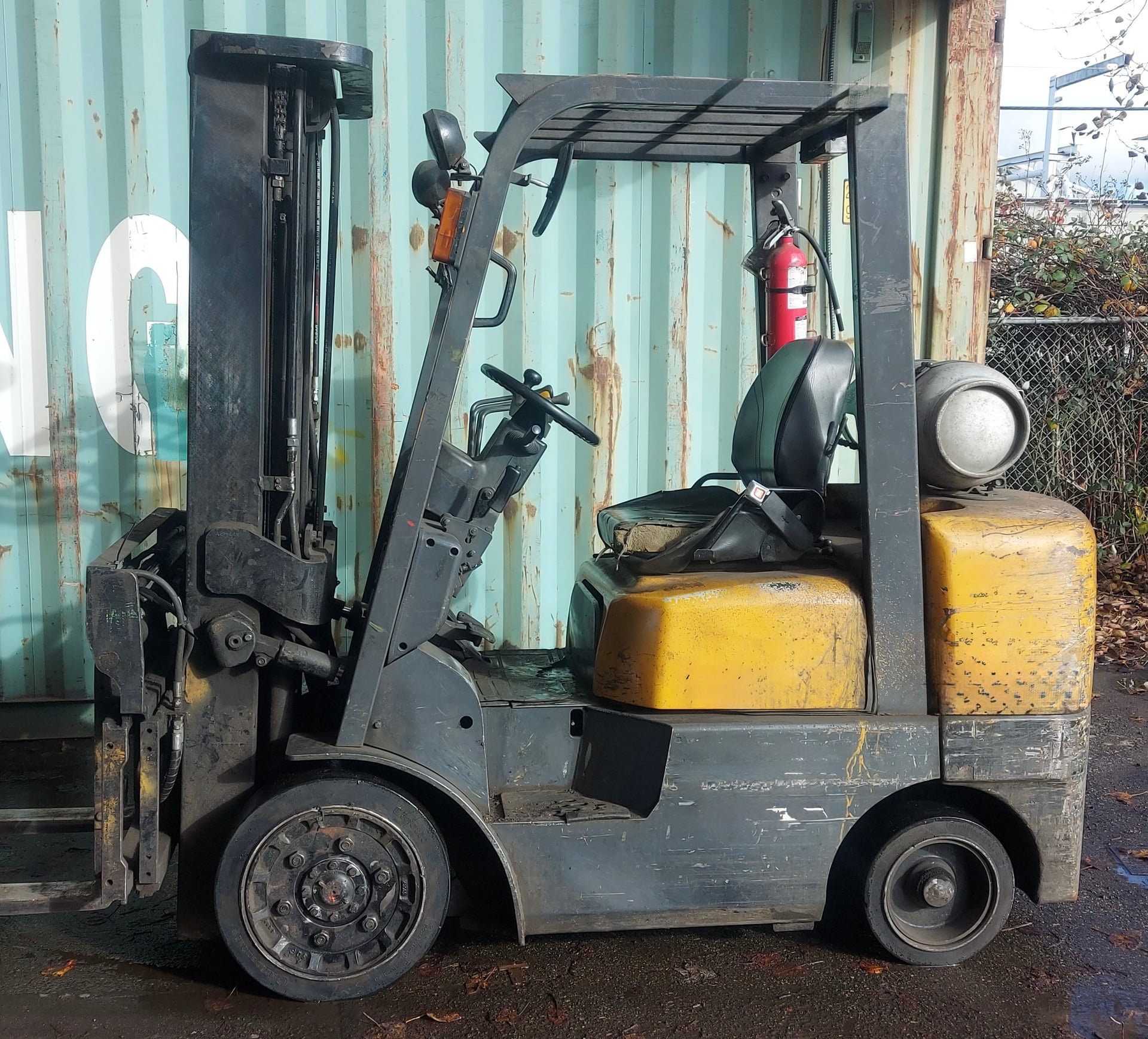 Material handling equipment service