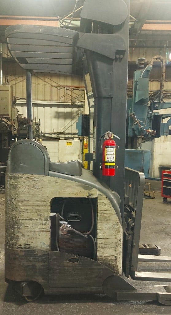 Reach truck serviced in the field